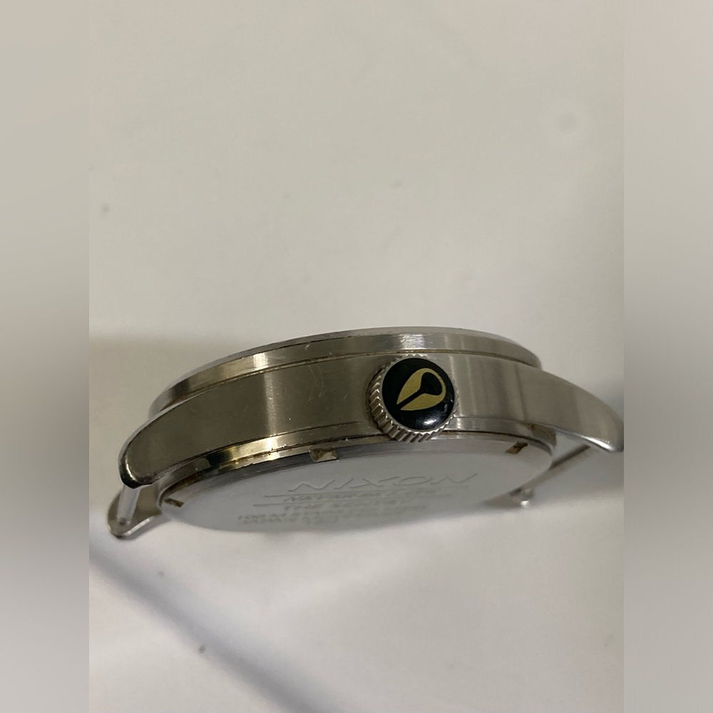 Nixon Sentry, watch body only, no strap, new battery, Day/Date does NOT work - Picture 3 of 7